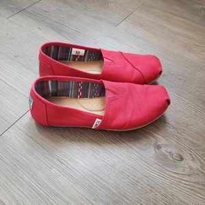 Toms classic Red 7w